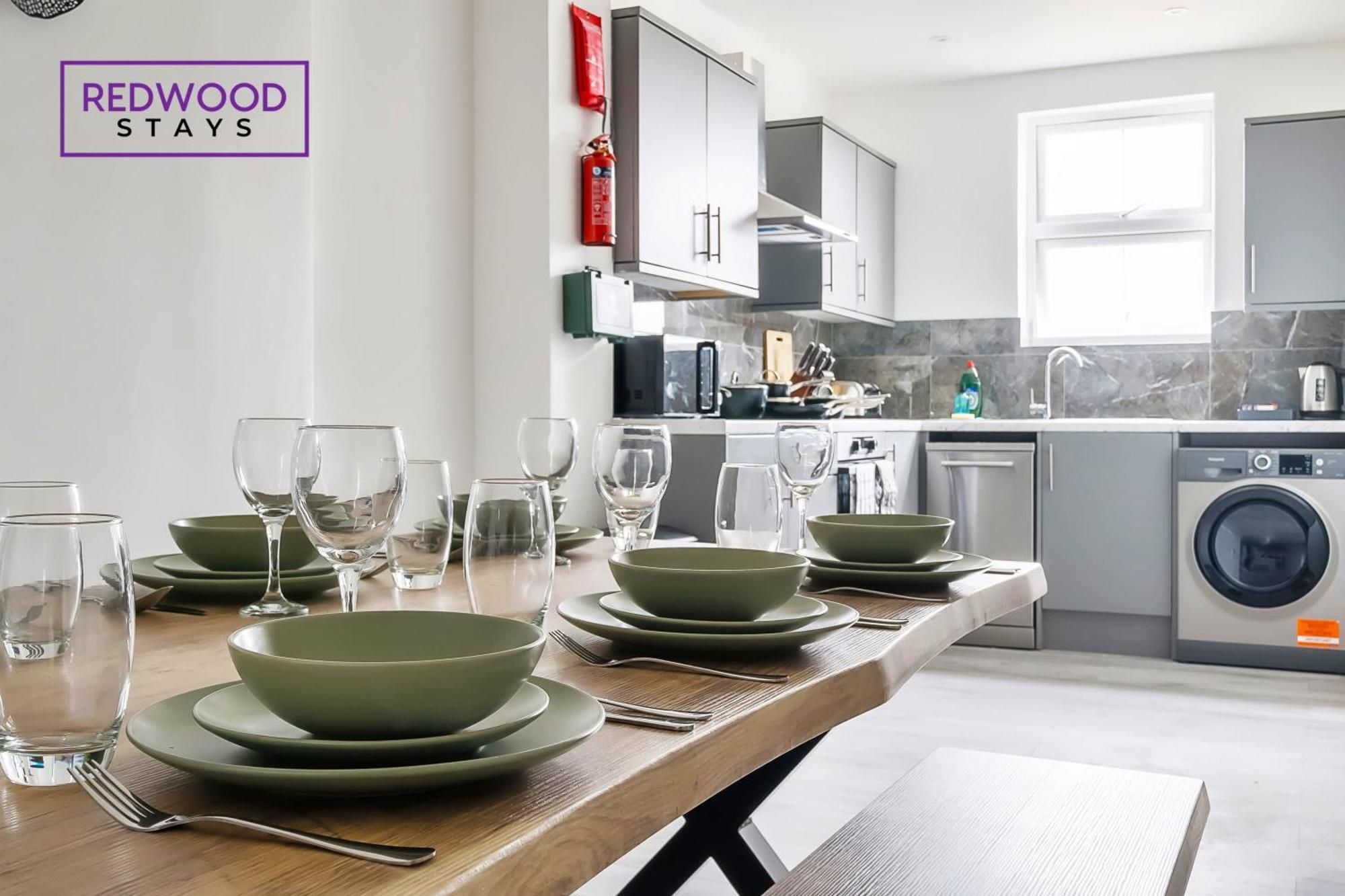 Brand New, 2 Bed 1 Bath, Modern Town Center Apartment, Free Wifi & Netflix By Redwood Stays Aldershot Exterior photo