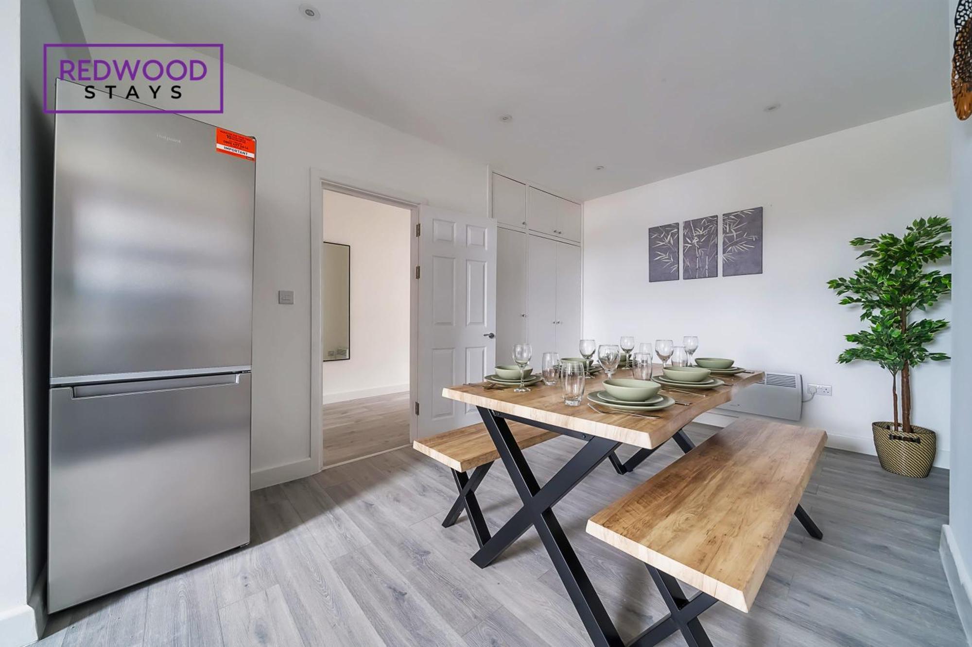 Brand New, 2 Bed 1 Bath, Modern Town Center Apartment, Free Wifi & Netflix By Redwood Stays Aldershot Exterior photo